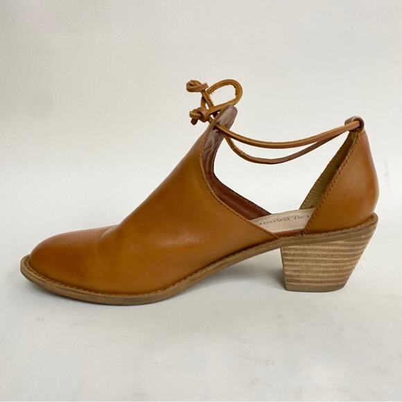 Kelsi Dagger Western Cutout Heeled Bootie Ankle Boots Brown Tan Leather Size 9 - Picture 8 of 13